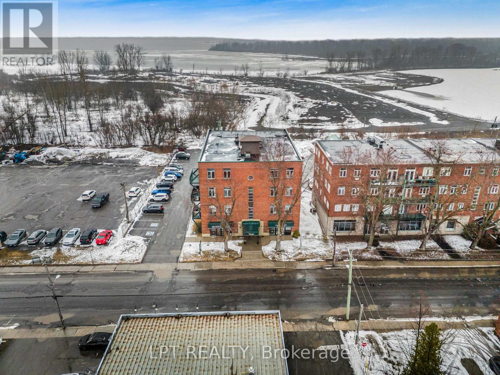 225 MAIN STREET N