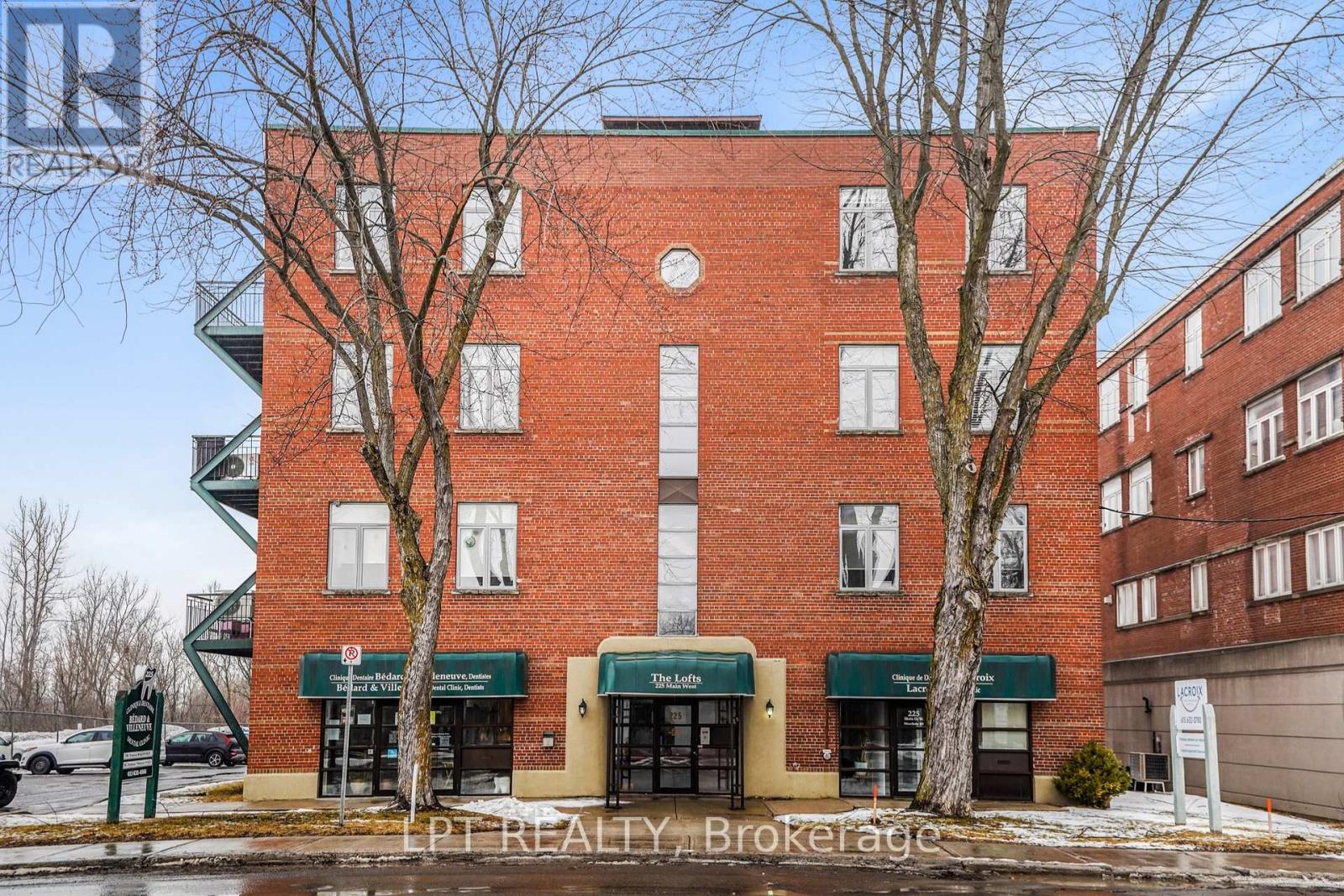 225 MAIN STREET N