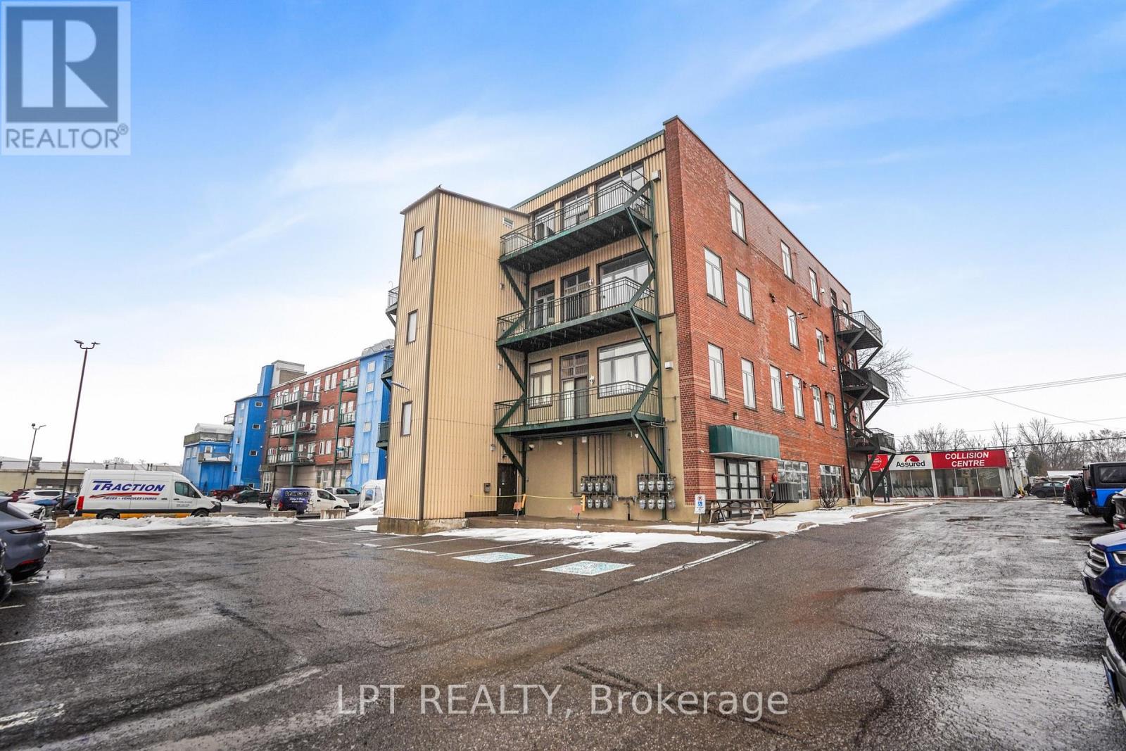 225 MAIN STREET N