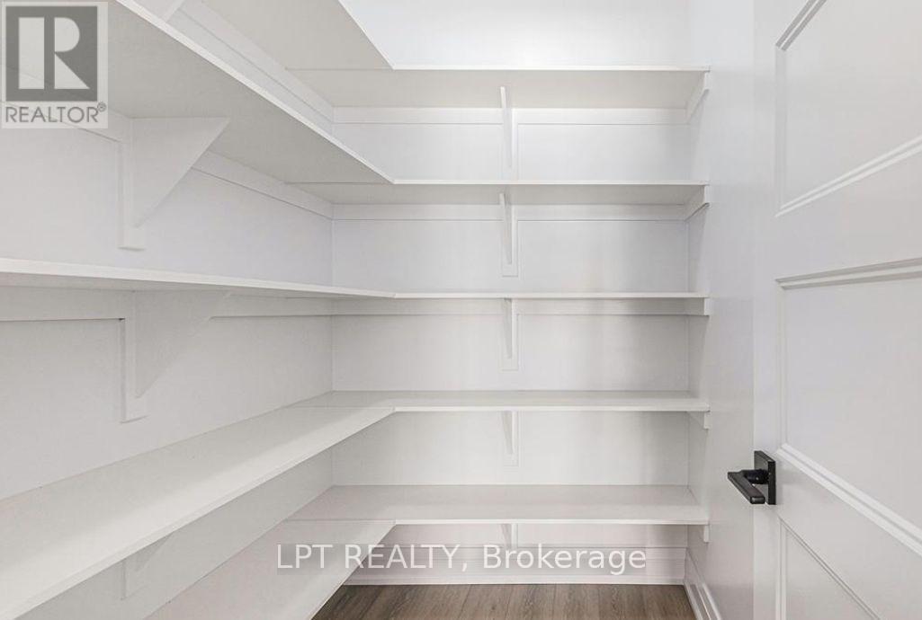 826 NAMUR STREET