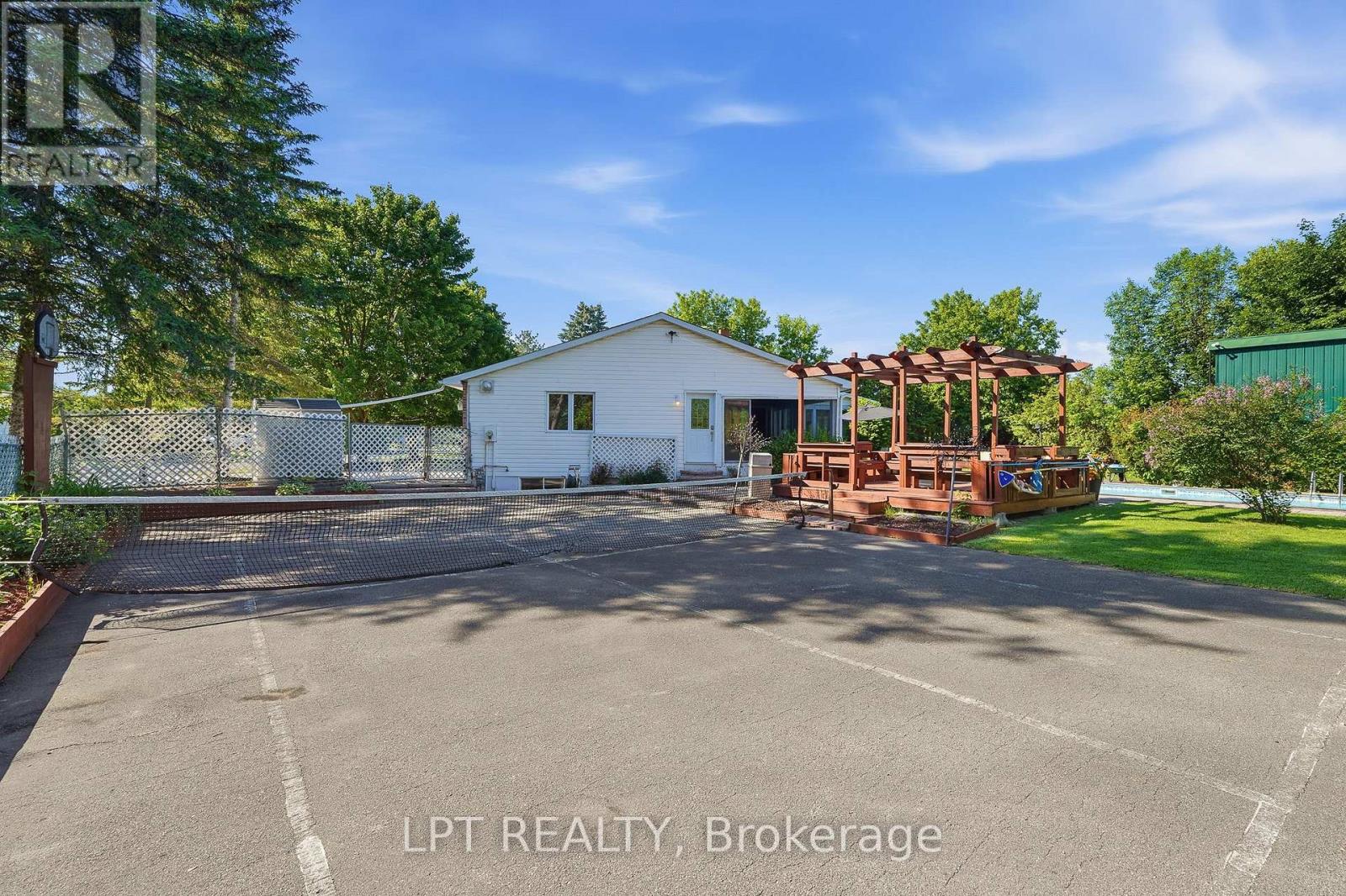 18 LOUISE CRESCENT