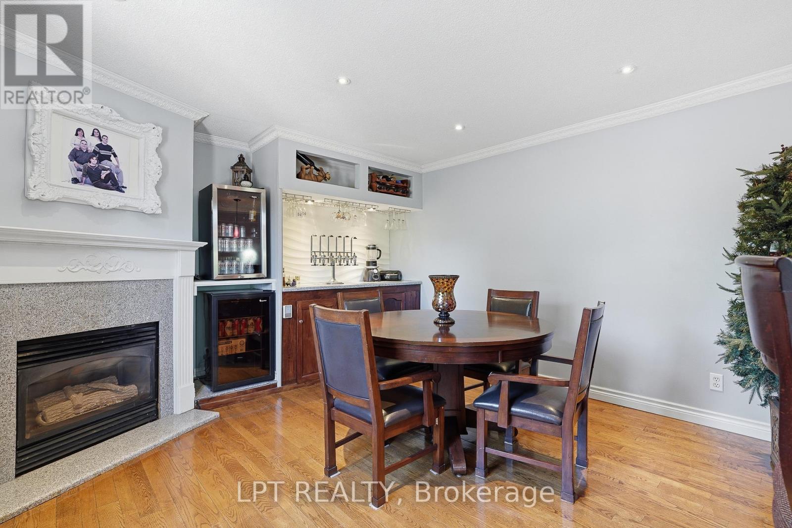 18 LOUISE CRESCENT