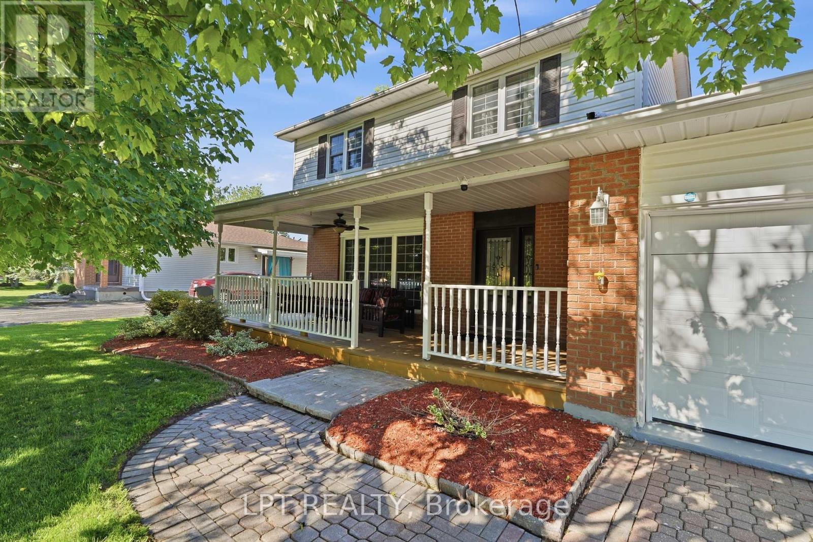 18 LOUISE CRESCENT