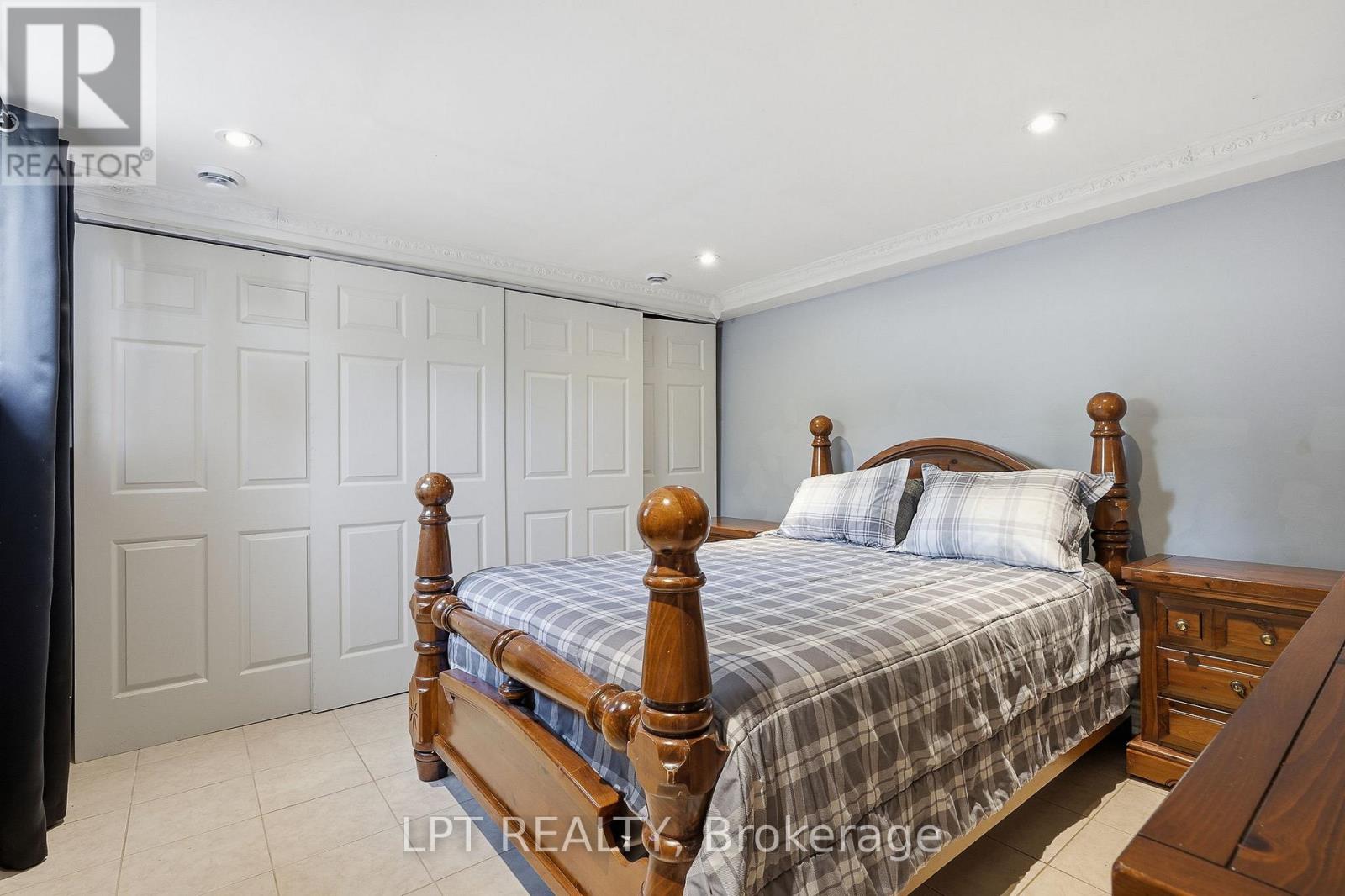 18 LOUISE CRESCENT
