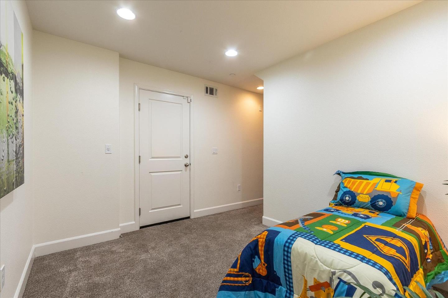 1684 Lee WAY
