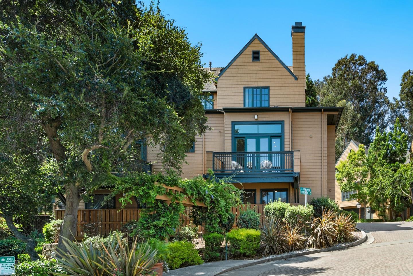 20 Edgewood PL