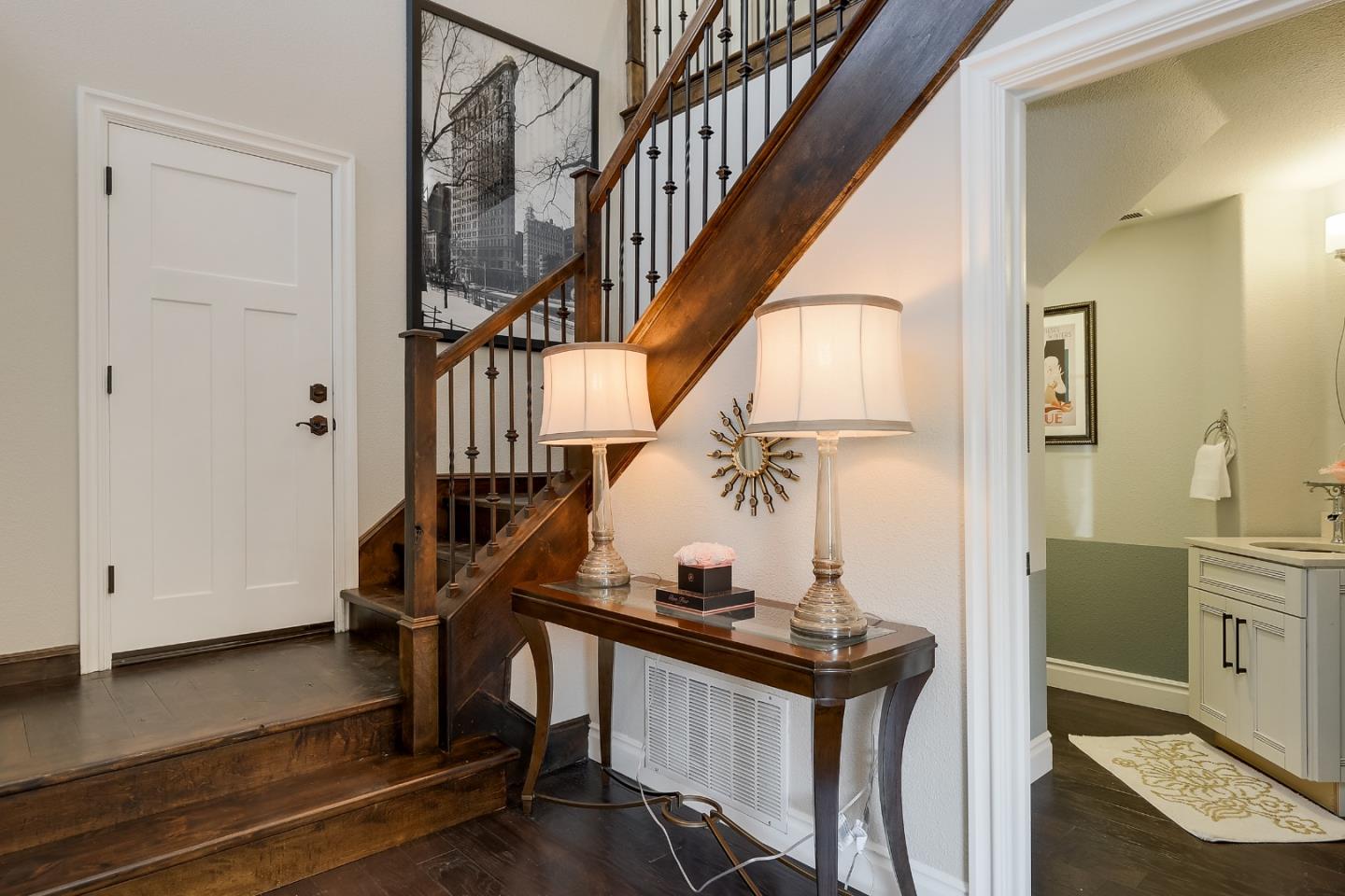 516 Villa Centre WAY