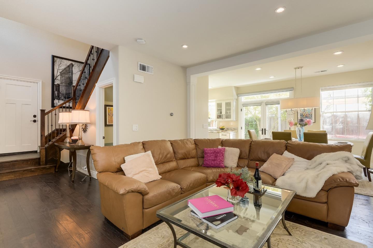 516 Villa Centre WAY