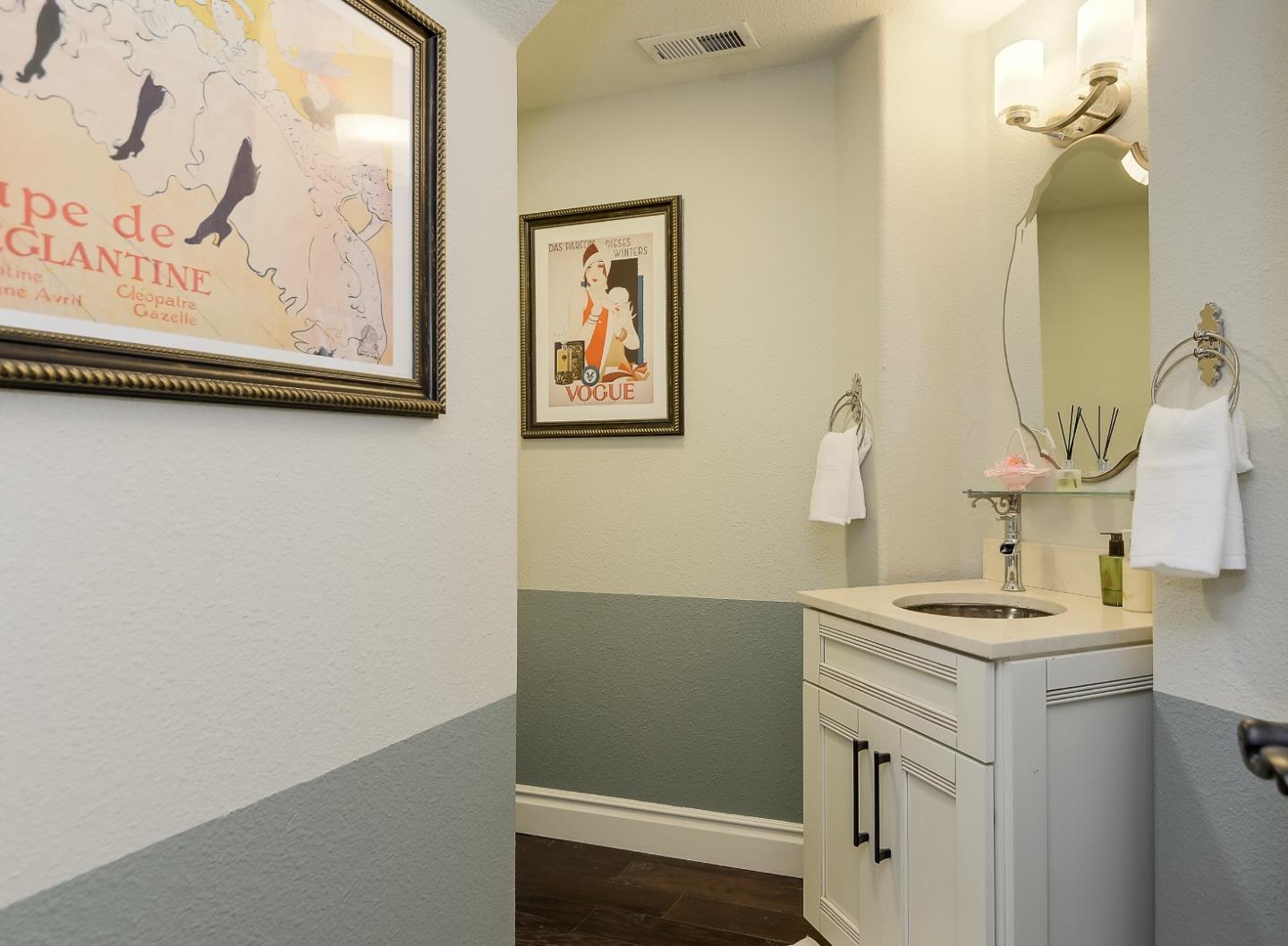 516 Villa Centre WAY