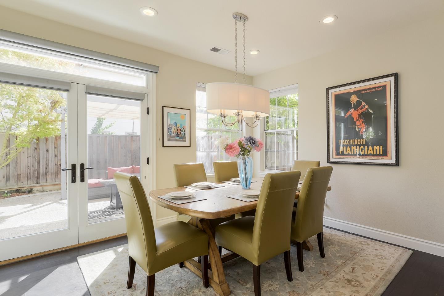 516 Villa Centre WAY