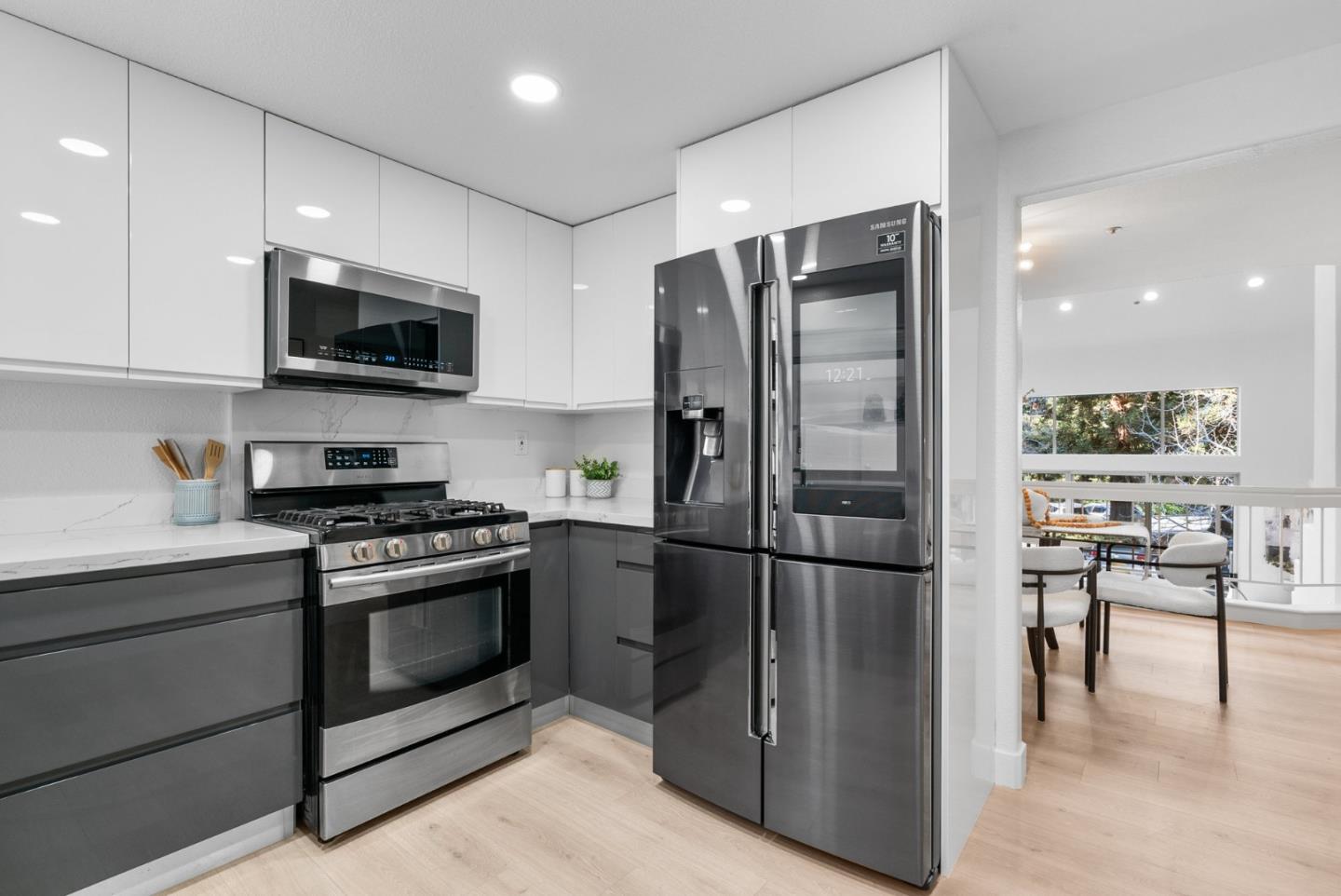 422 Galleria DR 7