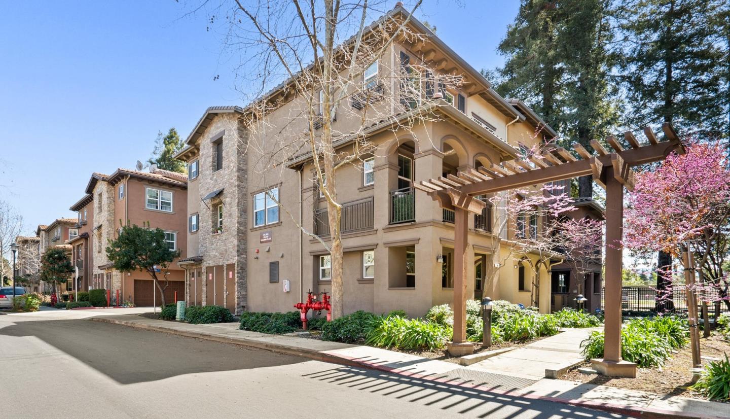 515 Calabria PL