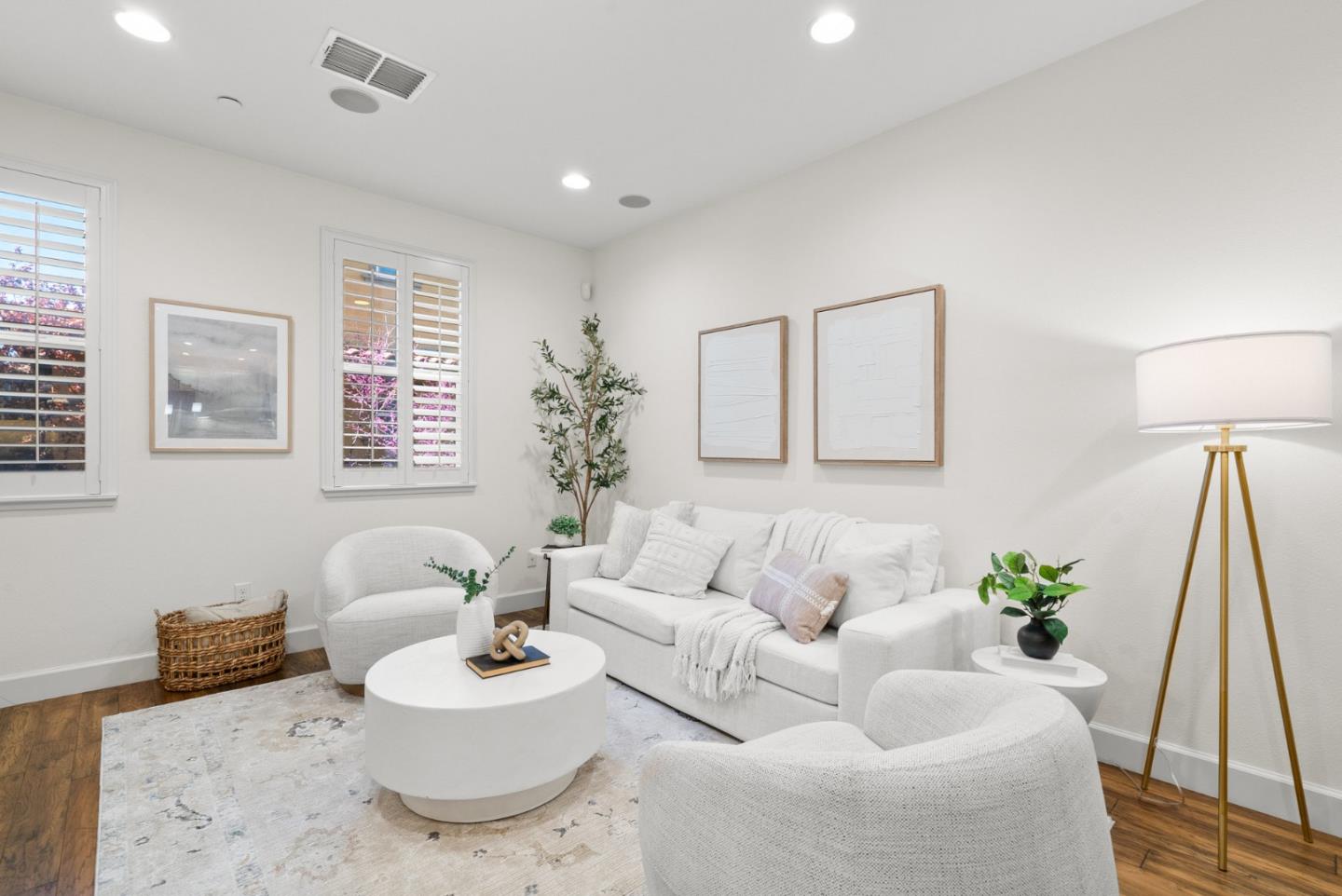 515 Calabria PL
