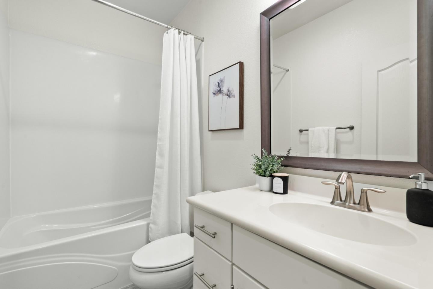 515 Calabria PL