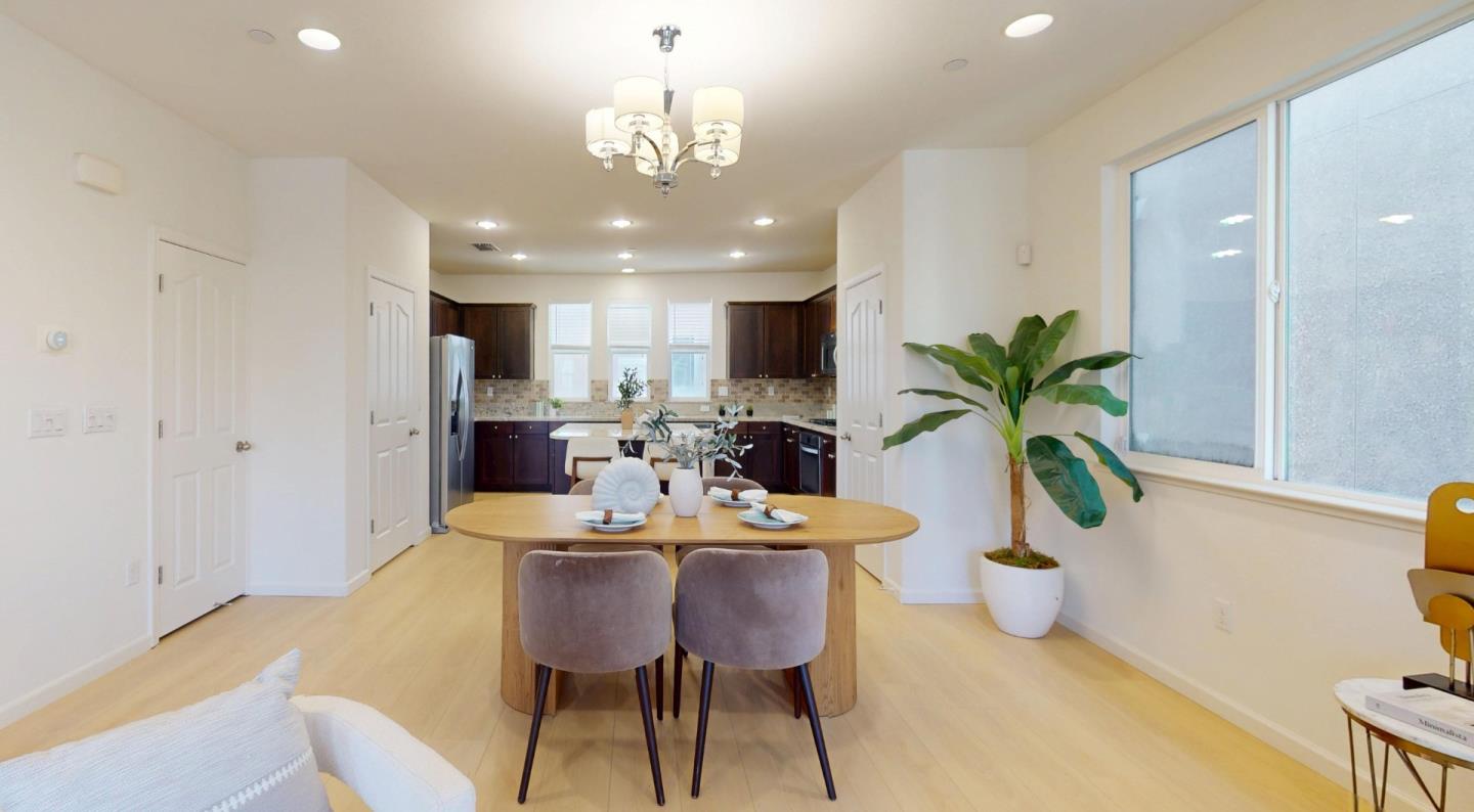1577 Mercado WAY