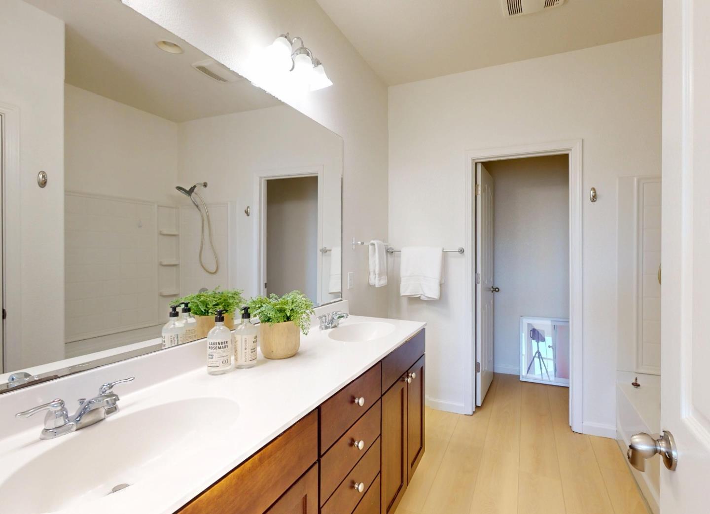 1577 Mercado WAY