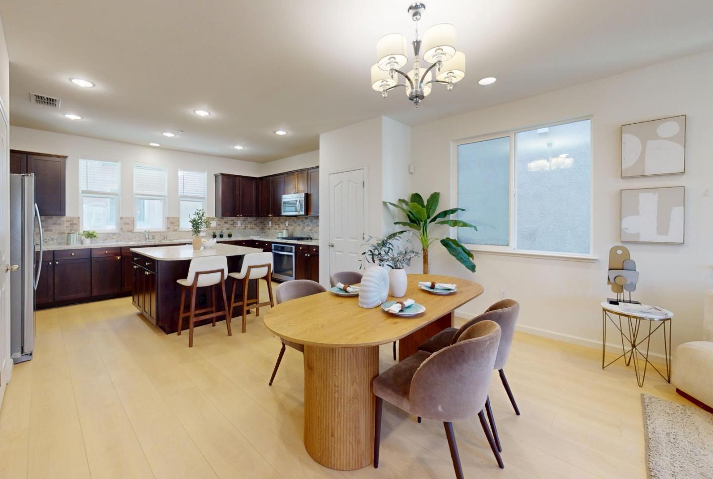 1577 Mercado WAY