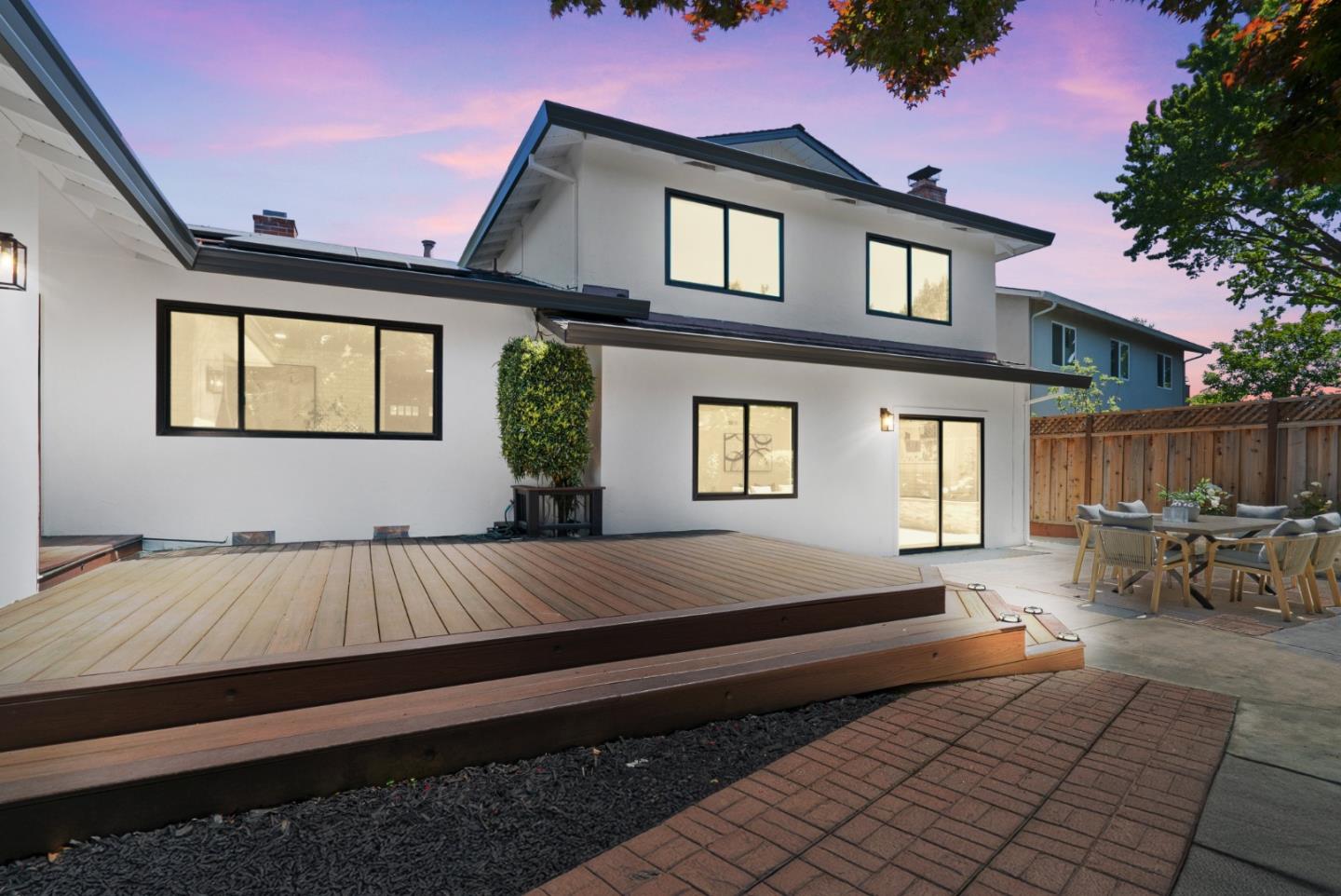 2325 Walden SQ
