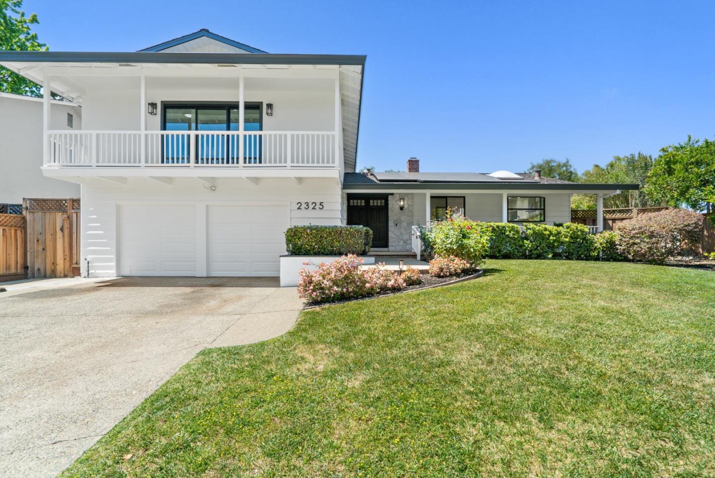 2325 Walden SQ
