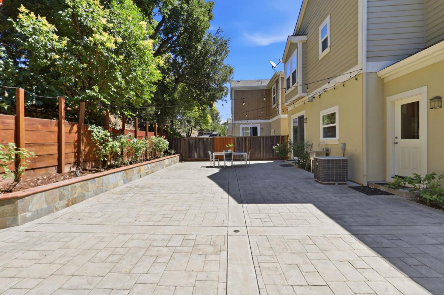 338 Creekside Village DR