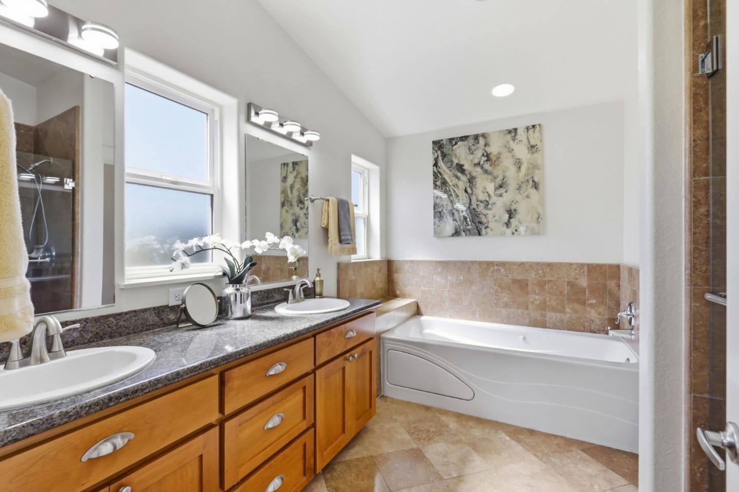 338 Creekside Village DR