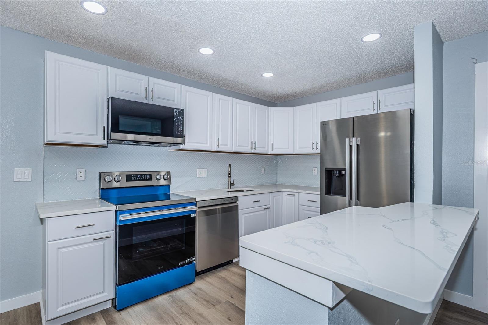 3295 FOX CHASE CIR N #107