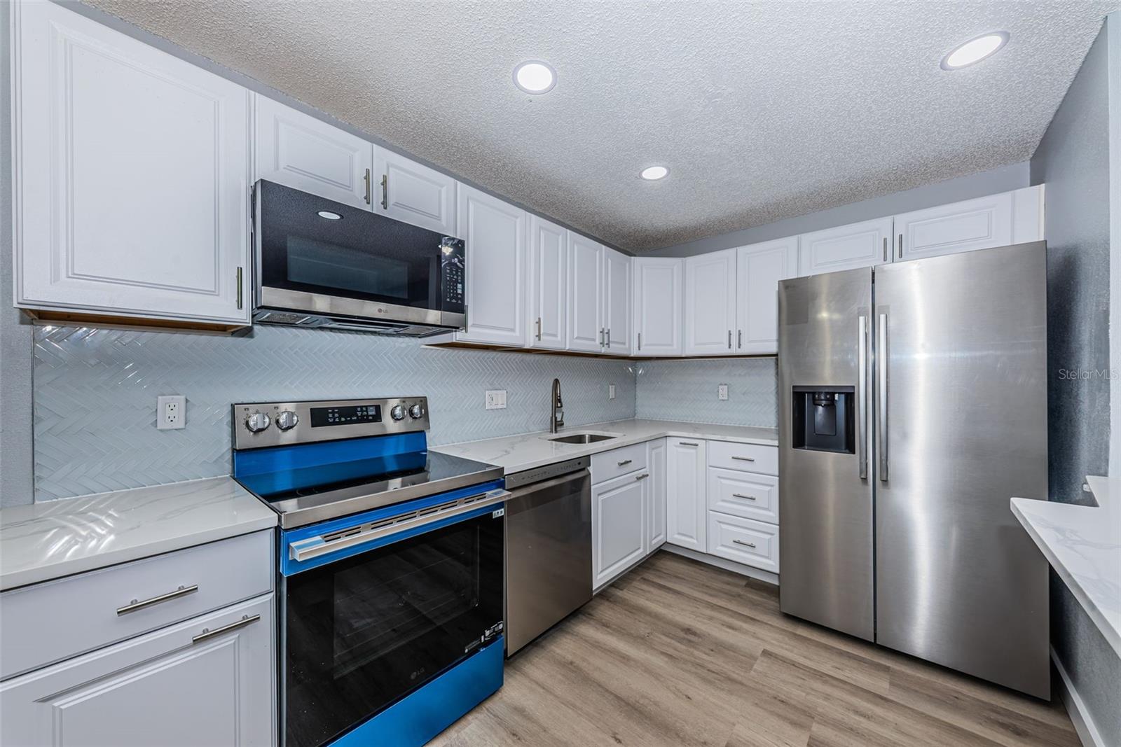 3295 FOX CHASE CIR N #107