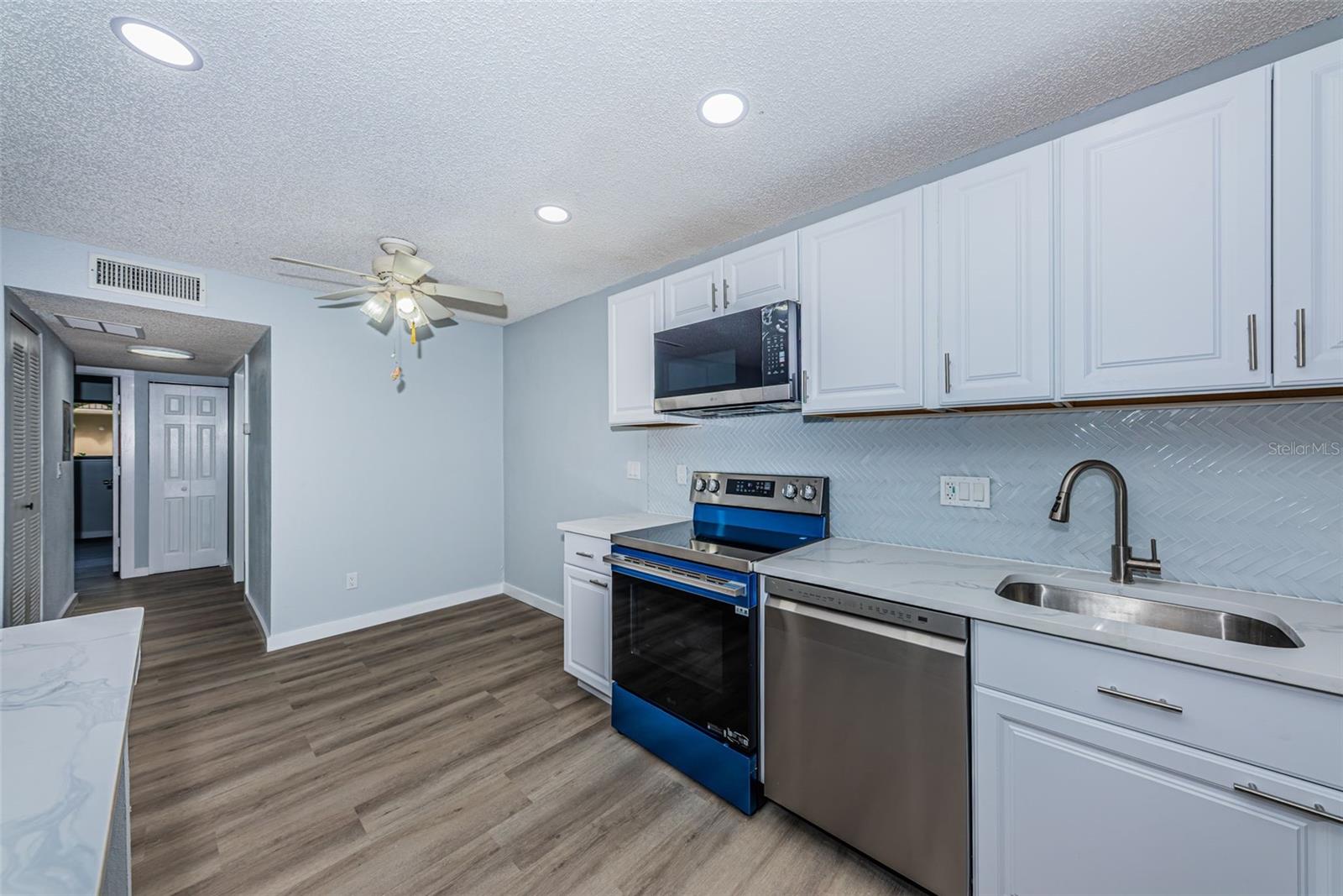 3295 FOX CHASE CIR N #107