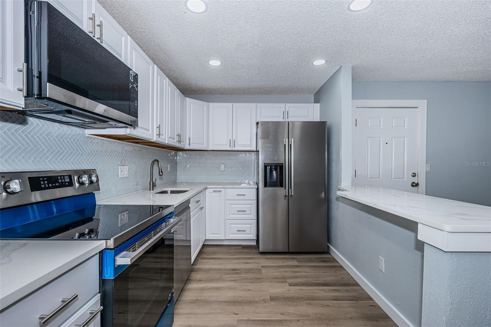 3295 FOX CHASE CIR N #107
