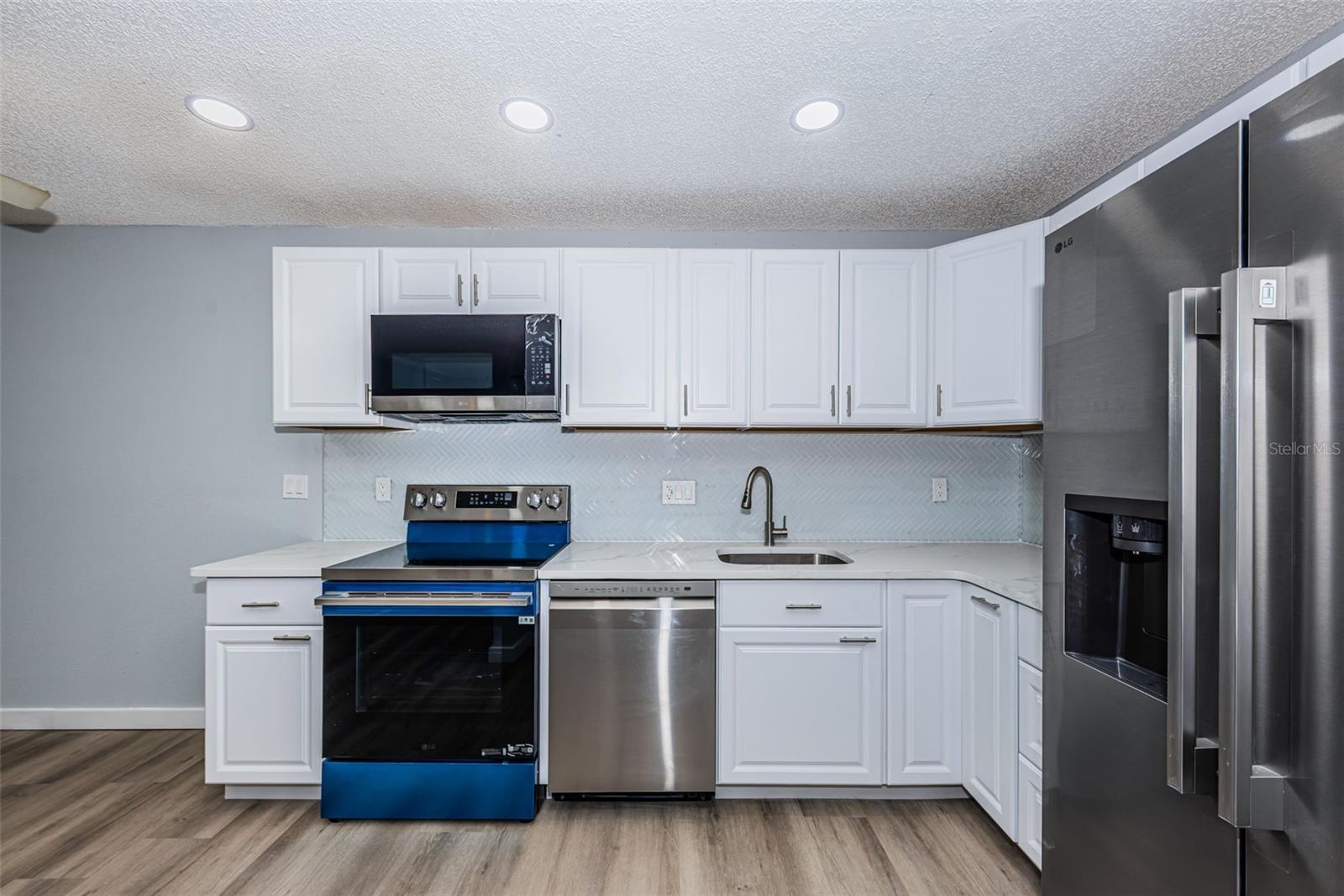 3295 FOX CHASE CIR N #107