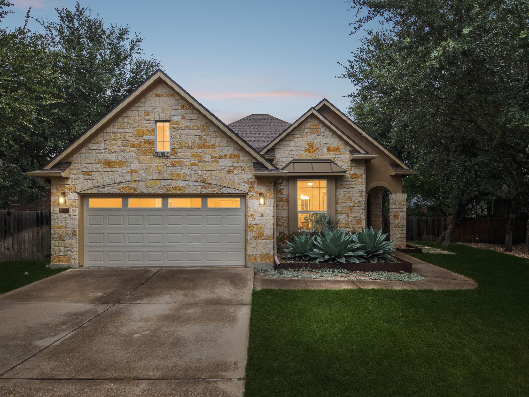 8112 Alophia DR