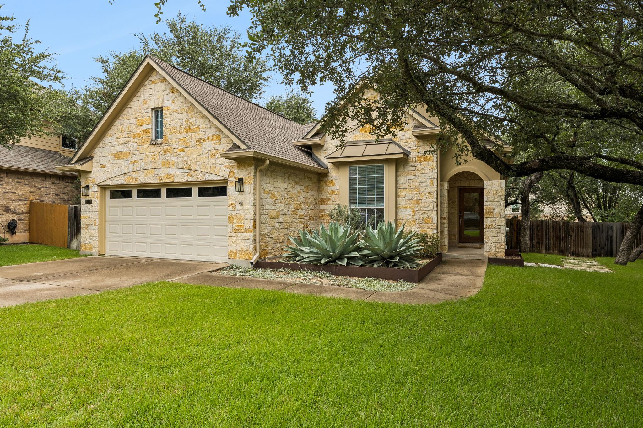 8112 Alophia DR