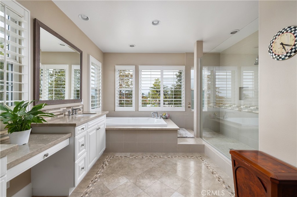 4461 Oceanridge Drive