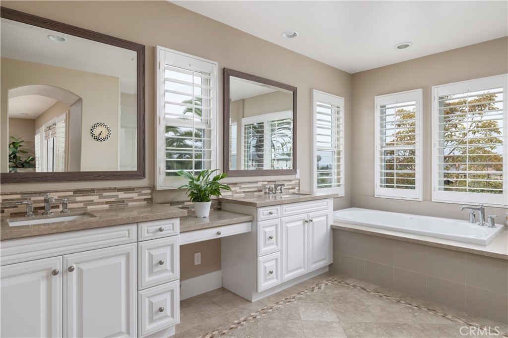 4461 Oceanridge Drive