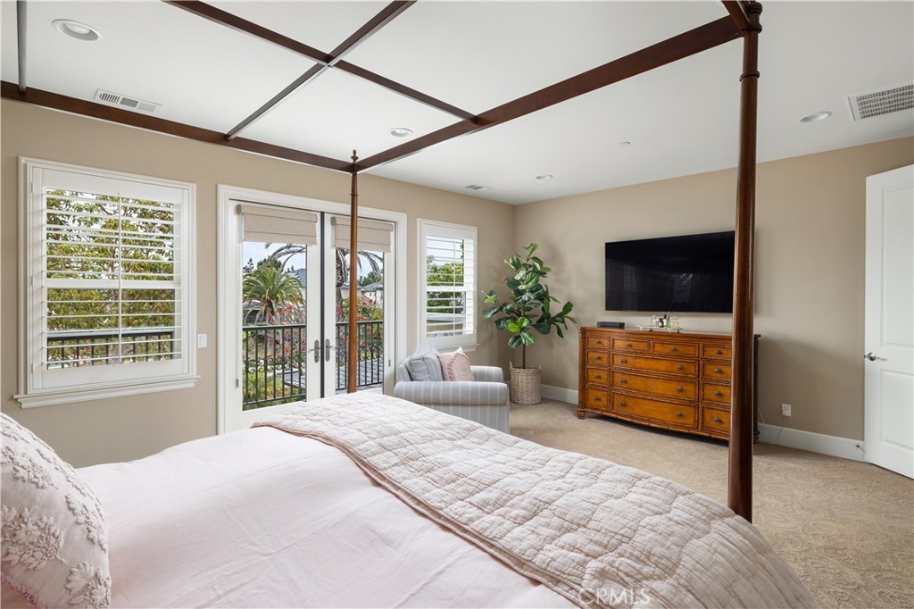 4461 Oceanridge Drive