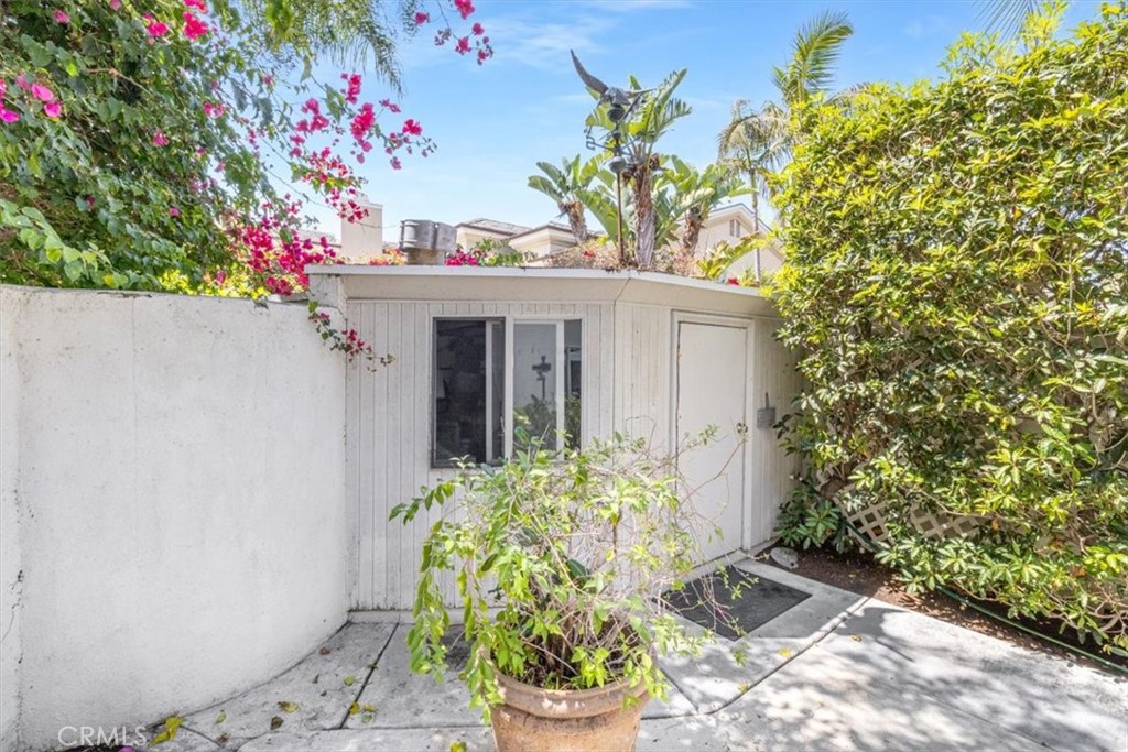 17182 Hillside Circle