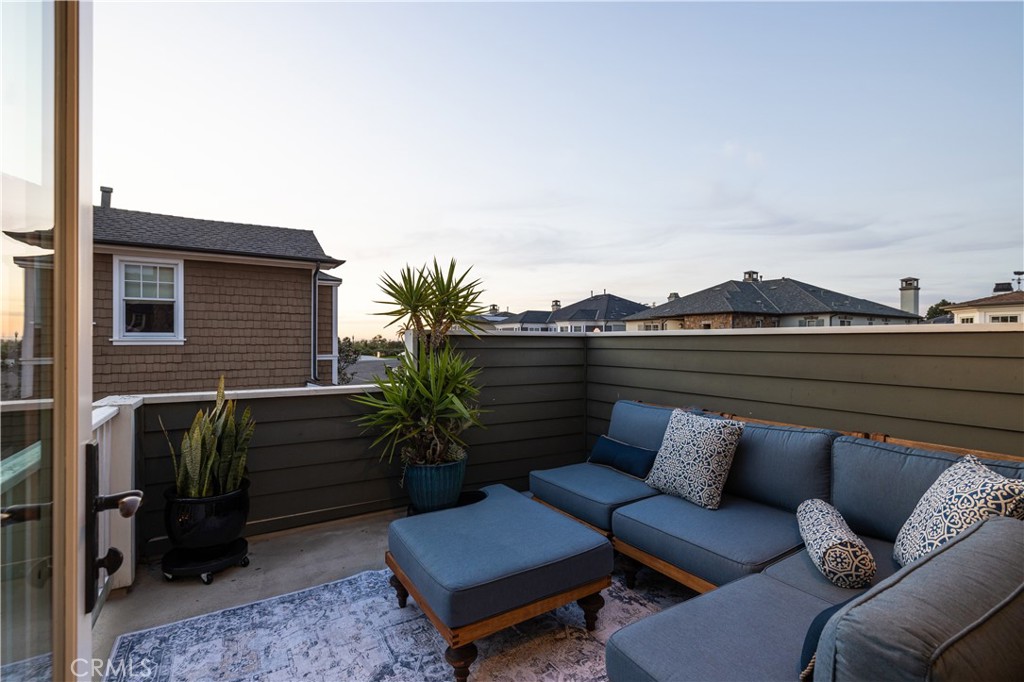 4492 Oceanridge Drive