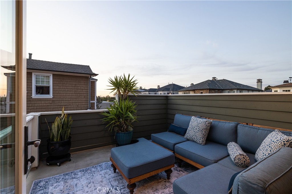 4492 Oceanridge Drive