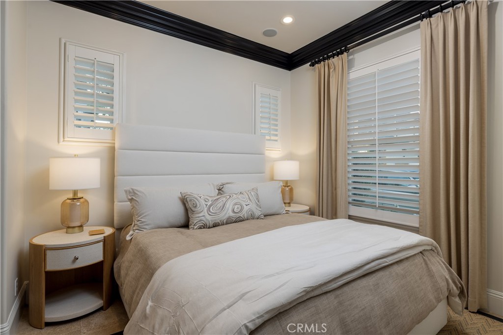 4492 Oceanridge Drive