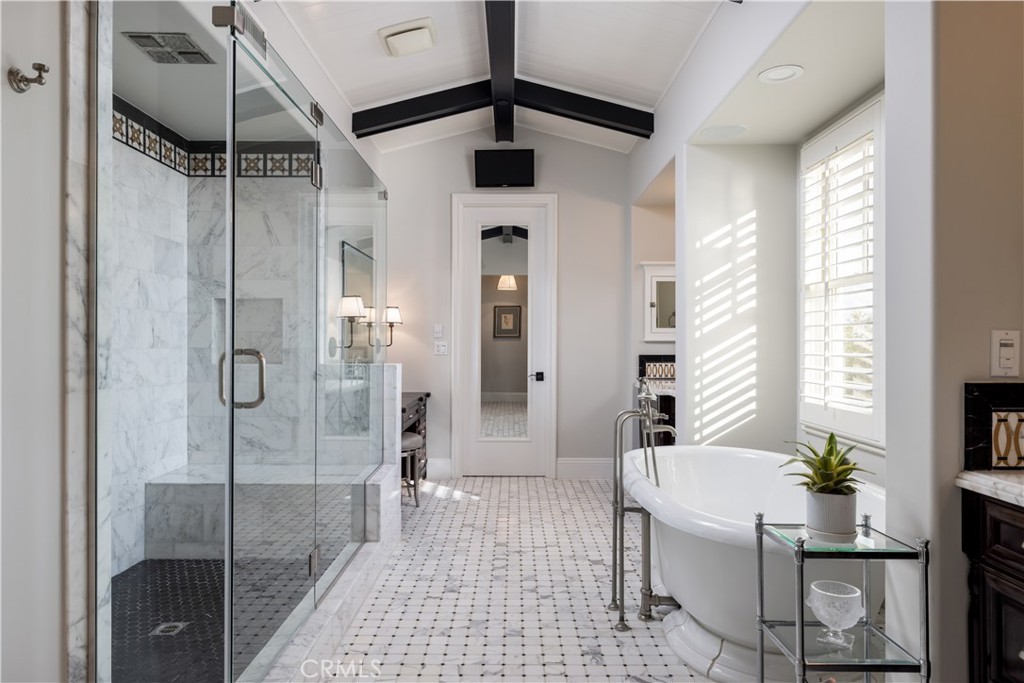 4492 Oceanridge Drive