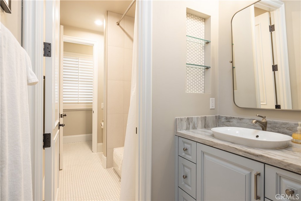 4492 Oceanridge Drive