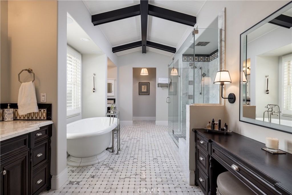 4492 Oceanridge Drive