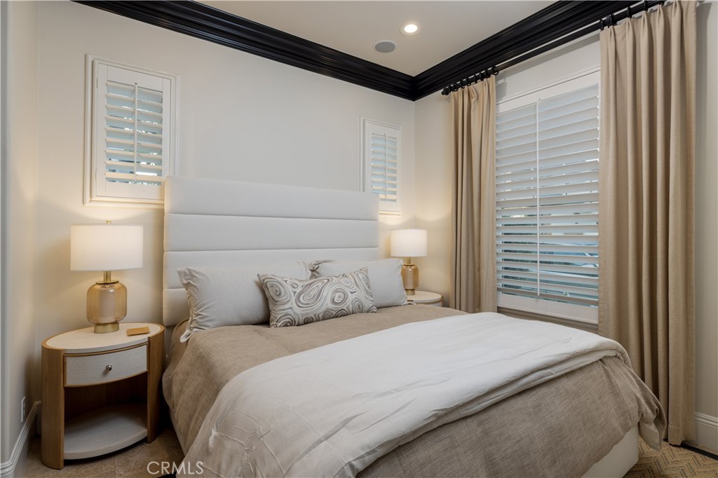 4492 Oceanridge Drive