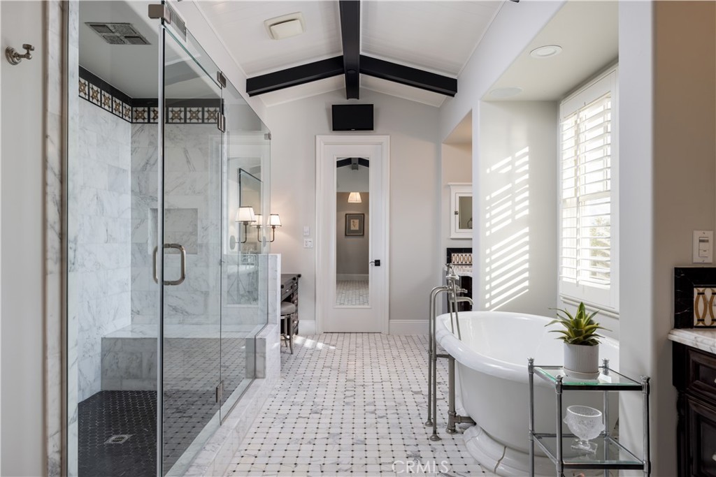 4492 Oceanridge Drive