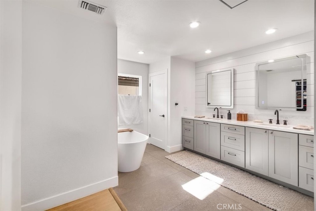 4912 Seapine Circle