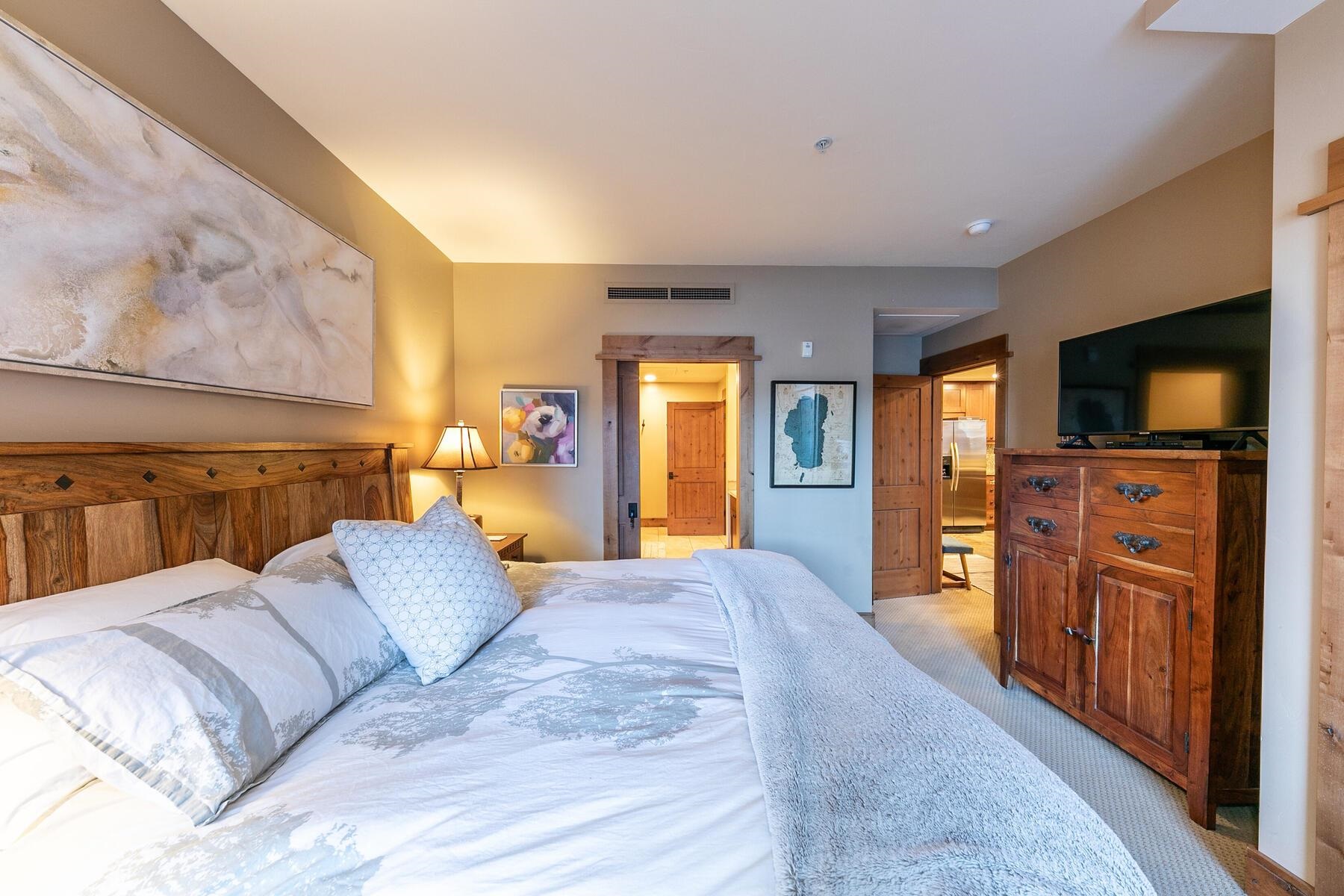 8001 Northstar Drive Unit: 212