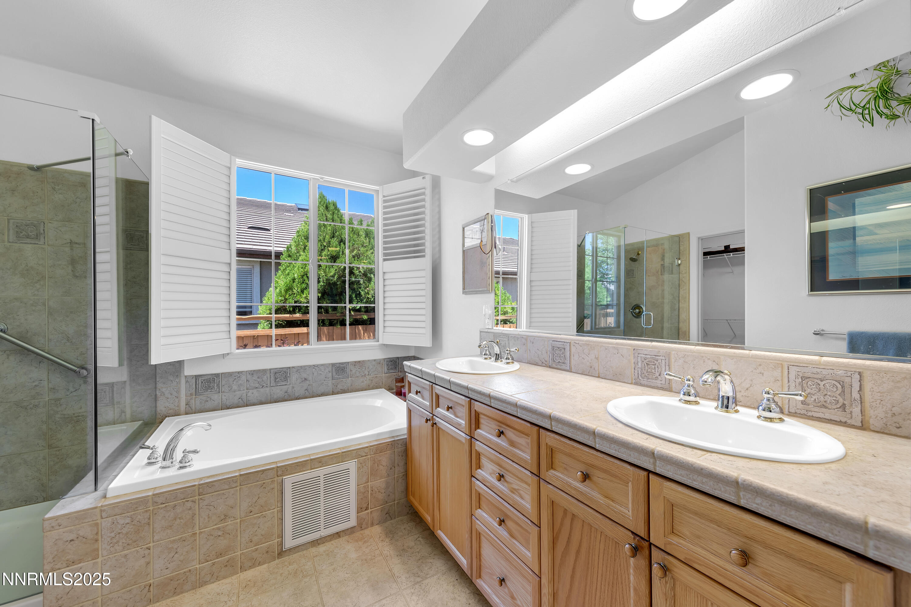 6485 Sun Flag Court