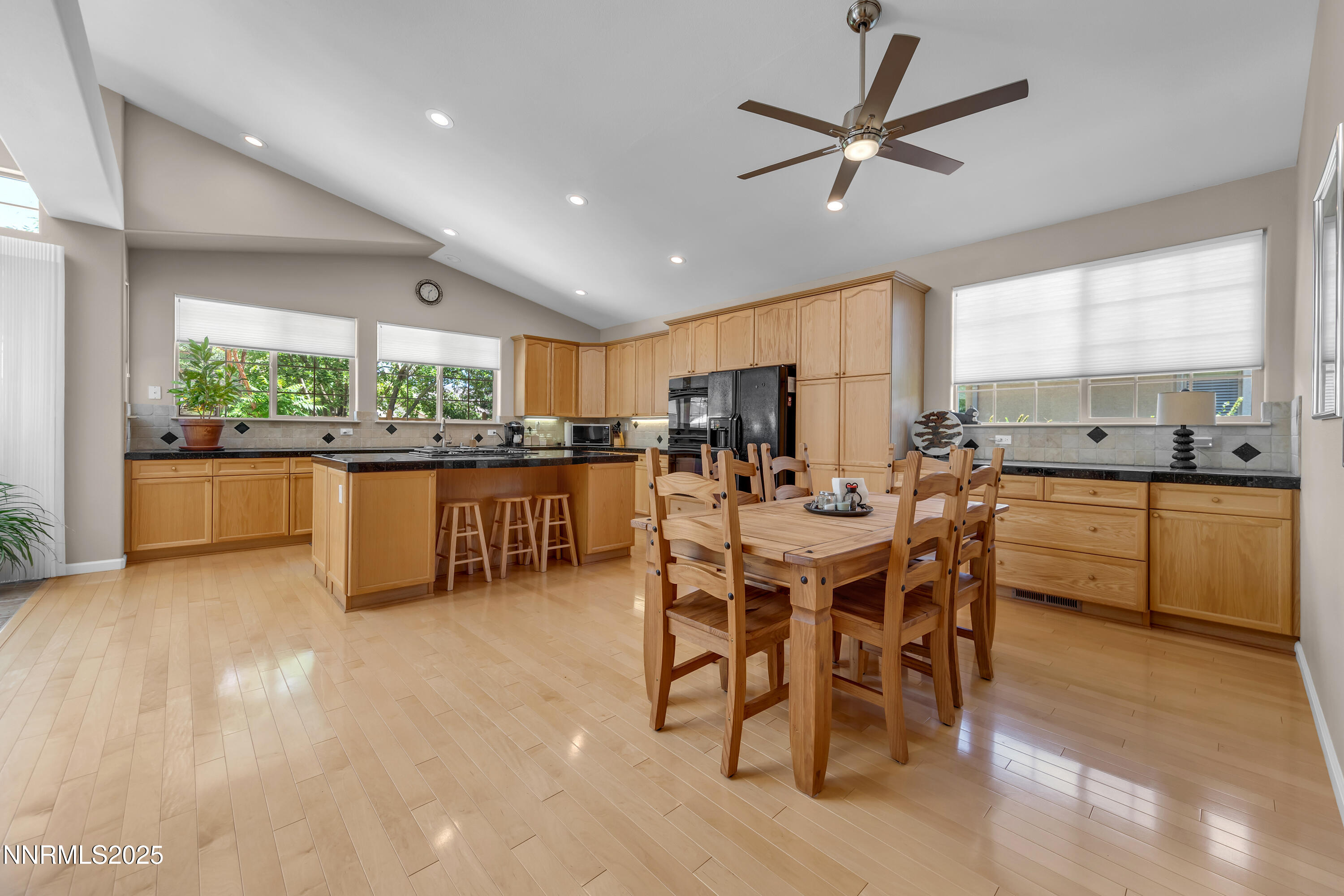 6485 Sun Flag Court