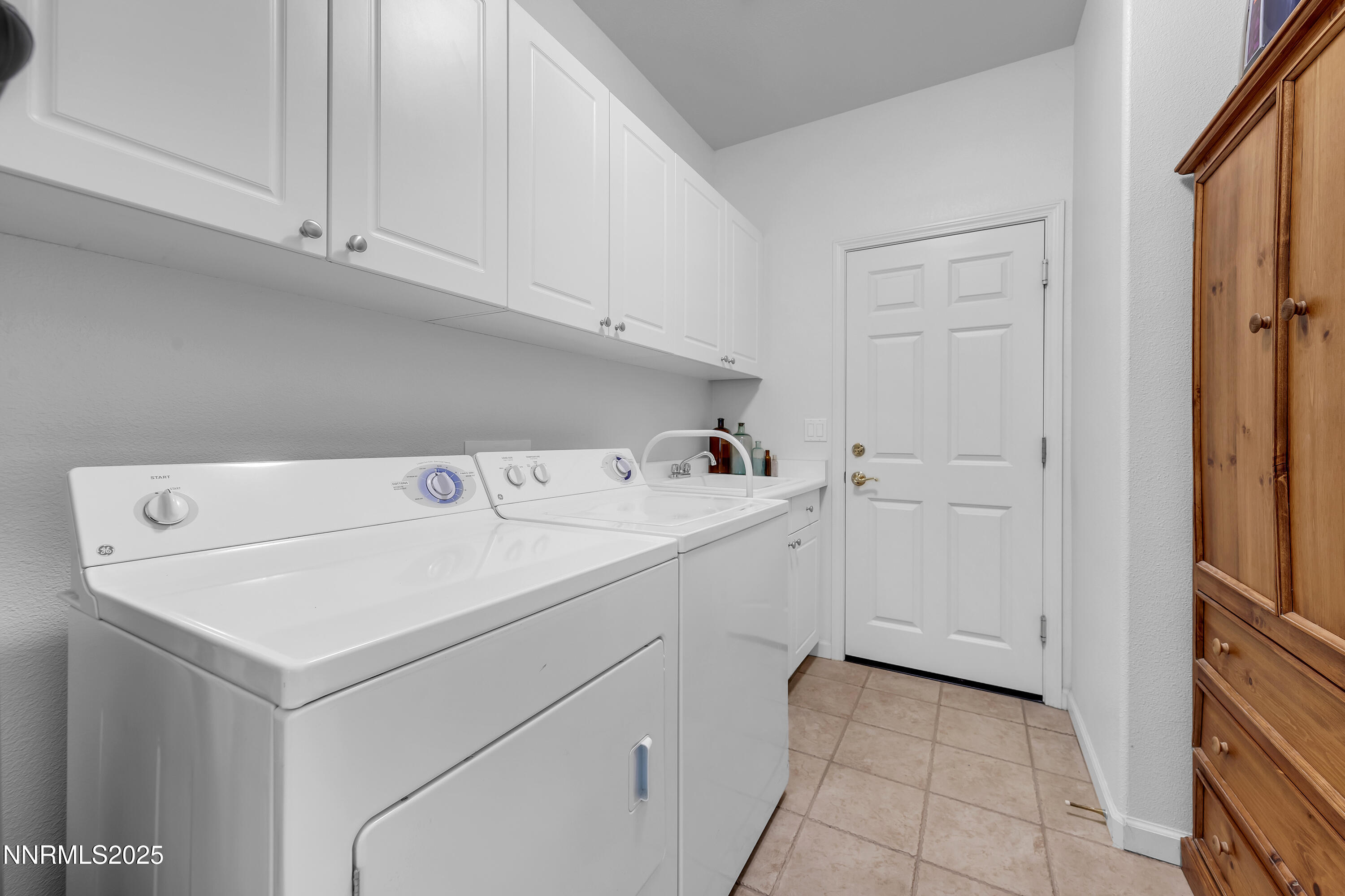 6485 Sun Flag Court