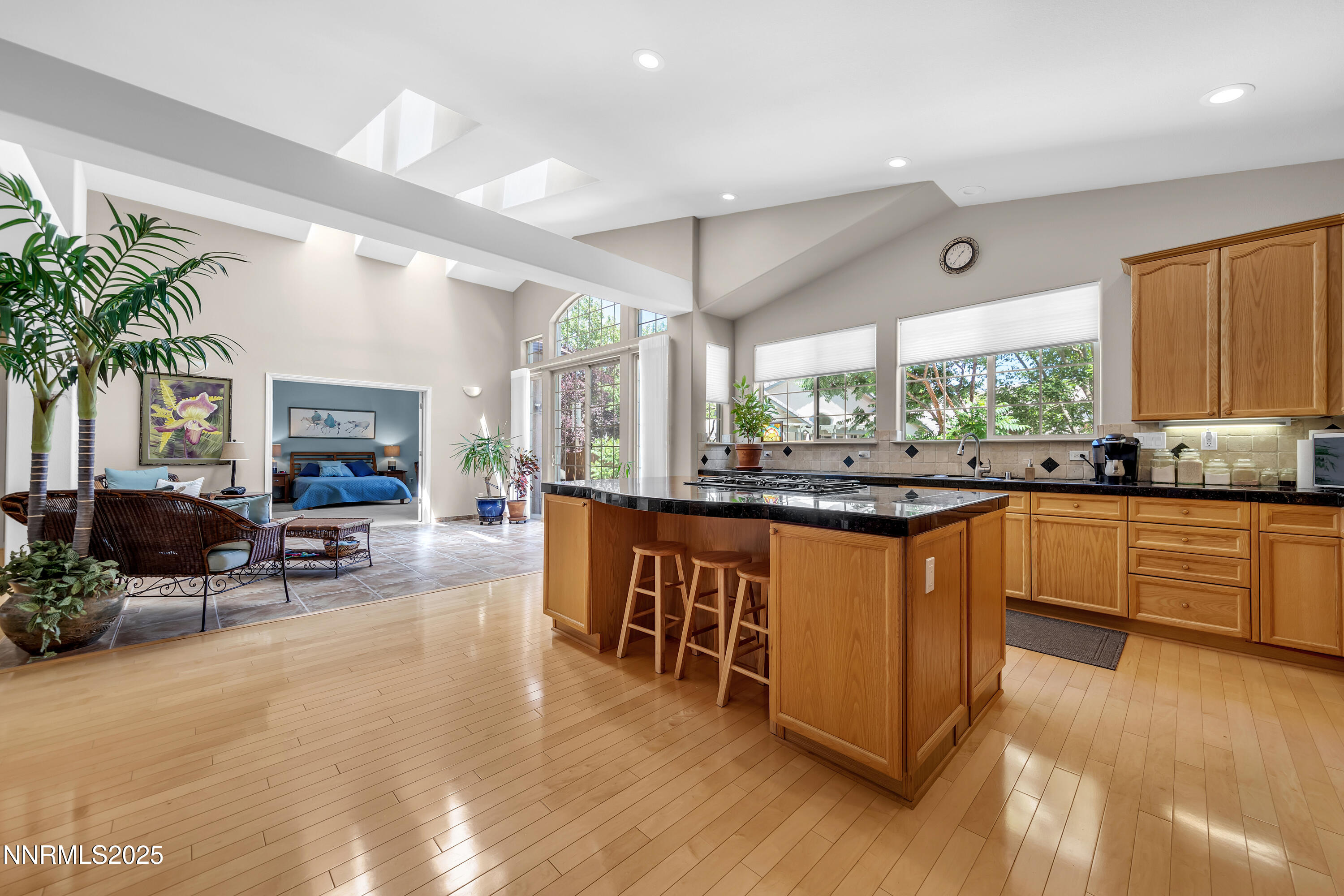 6485 Sun Flag Court